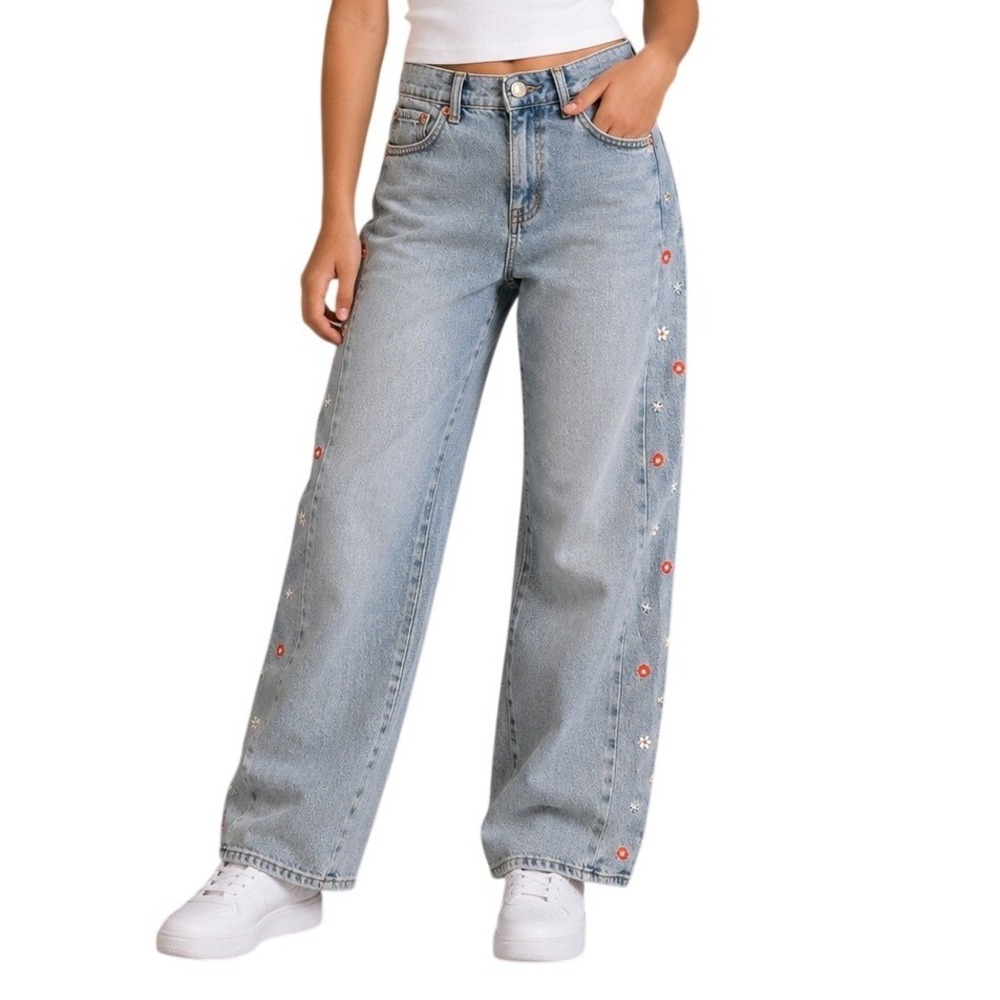 Levis Light Wash Floral Embroidered High Rise Baggy Jeans Girl's 12